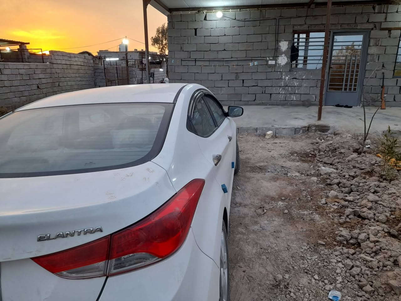 اخوان اقرو المنشور زين
الانتره للبيع خليجي مضلع اللون ابيض  موديل ٢٠١٢ محرك 1٨٠٠ السياره مكفوله 
السيارة ماشية 196 الف
الكير والمحرك تمام
تبريد شغال بحاله جيدة
راديتر جديد
صدر بالكامل جديد قبل يومين شديته
تايرات شادلها طخم قبل ٢ اشهر 
 والسيارة نظيفة
ملاحظة مهمة ((السيارة صاحبها الشرعي متوفي باسم  هيوا قاسم)) والرجل بأسمه 4900 سيارة
 وعندي وكاله خاصة من عنده والسياره عليها اشارة حجز احترازي فقط(( اشارة الحجز بسبب القاصرين))
والسياره صارلها 4 سنين  يمي  مكانه بغداد 
((احولك من ينفتح الحجز))وهسه اهل هيوه يسوون وكاله .بس السياره يضل الحجز احترازي***********اسعره ٩٠ وبيه مجال
