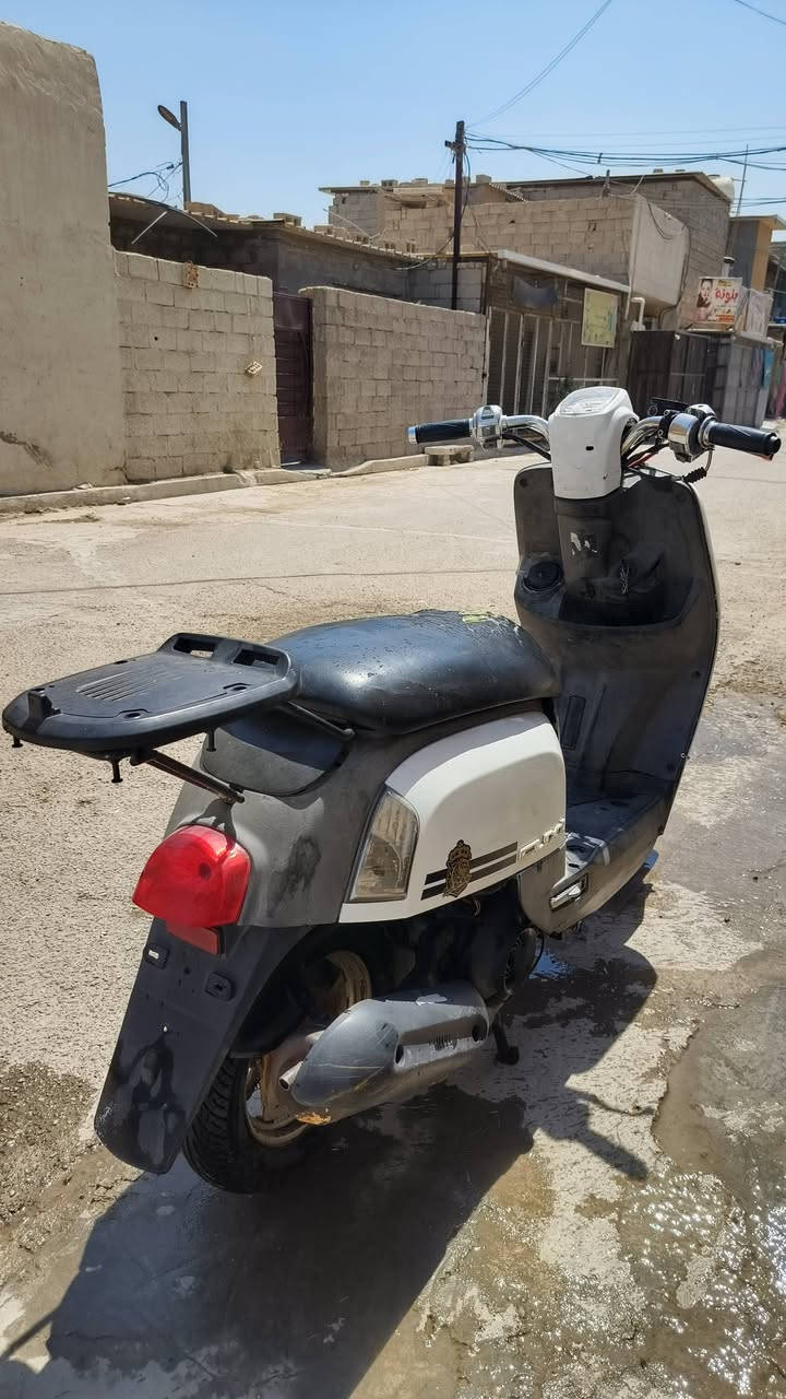 السلام عليكم ماكس بوليسي للبيع
دراجه نضيفه خير من الله سلف كهربائية كلها شغاله 
مكينتها ناعمه ممفتوحه الدراجه طستها ناعمه من ايدك 
للشارع 
المكان بغداد الزعفرانيه 
السعر 550وبيها مجال 
رقمي (***********)
