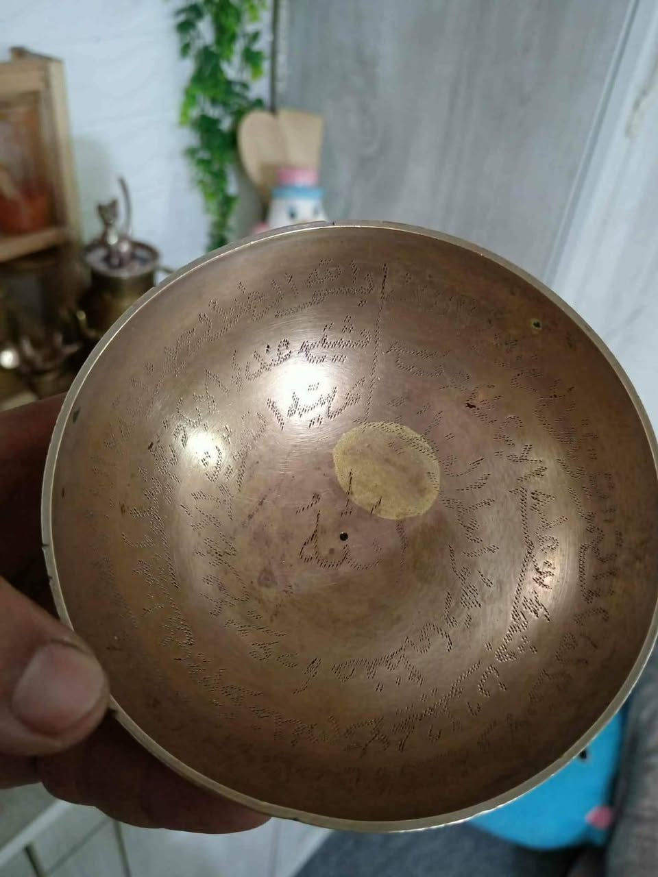 طاسه عدد ٥  نحاس احمر اصليه منقوشات داخلو وخارج السعر ٥٠الف القياس موضح بالصوره يوجد توصيل جميع المحافظات ***********هاذارقمي واتساب
