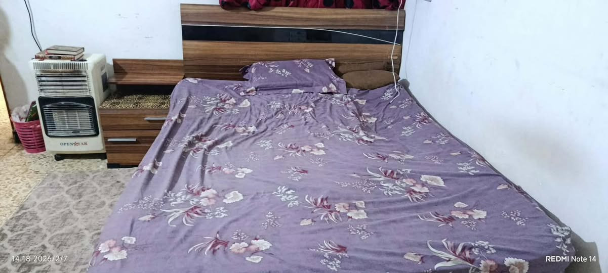 سلام عليكم غرفه نوم خمس قطع بيه
مكاني دوره 
رايده ب ١٥٠ وبيه مجال 
رقم تلفوني ***********
