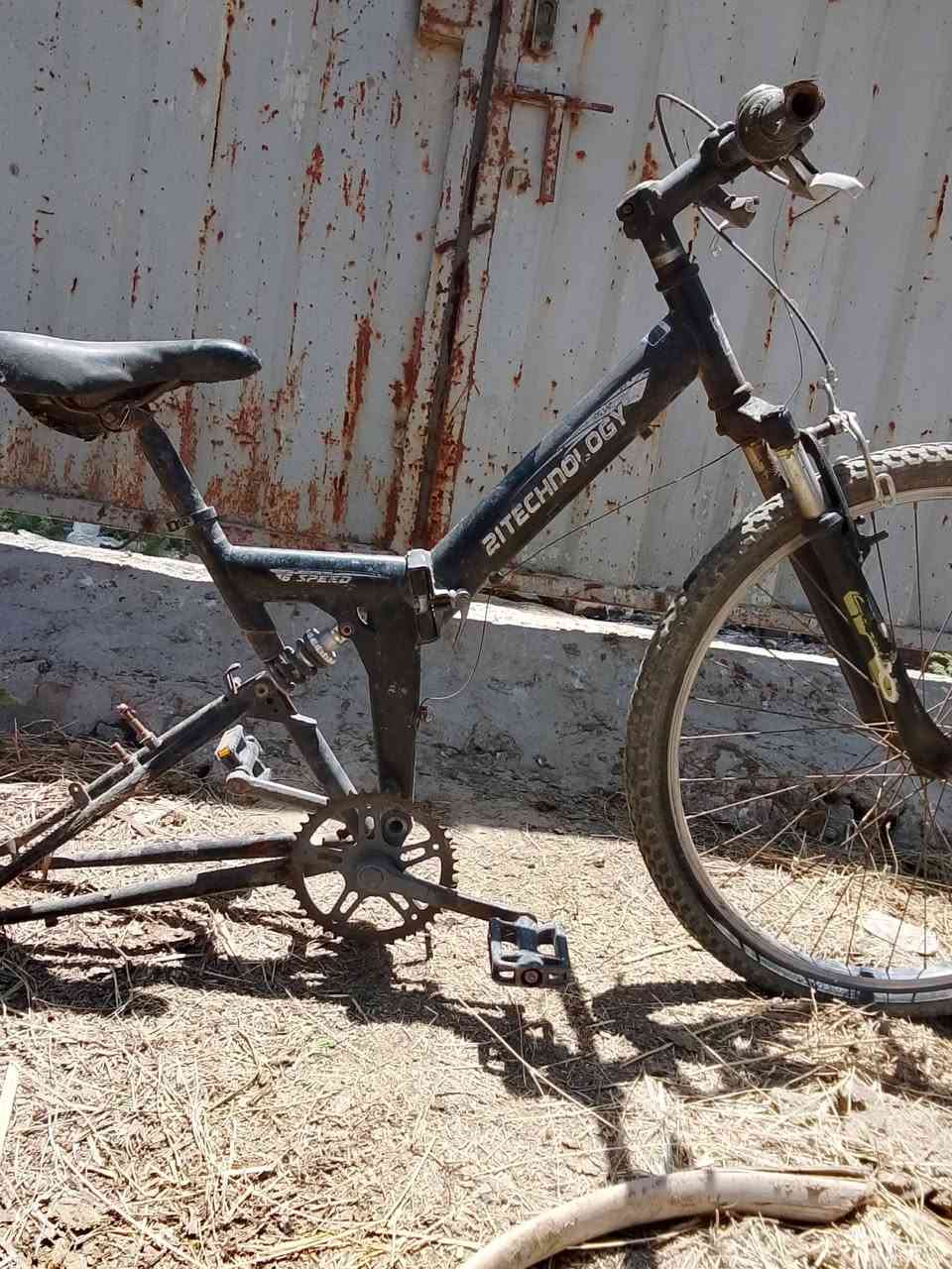 السلام عليكم شباب عندي بايسكل جبل للبيع اللي يفيده يفيده سعر   25 ويريد يراسلني خاص صراحه هذا رقم التليفون ***********
