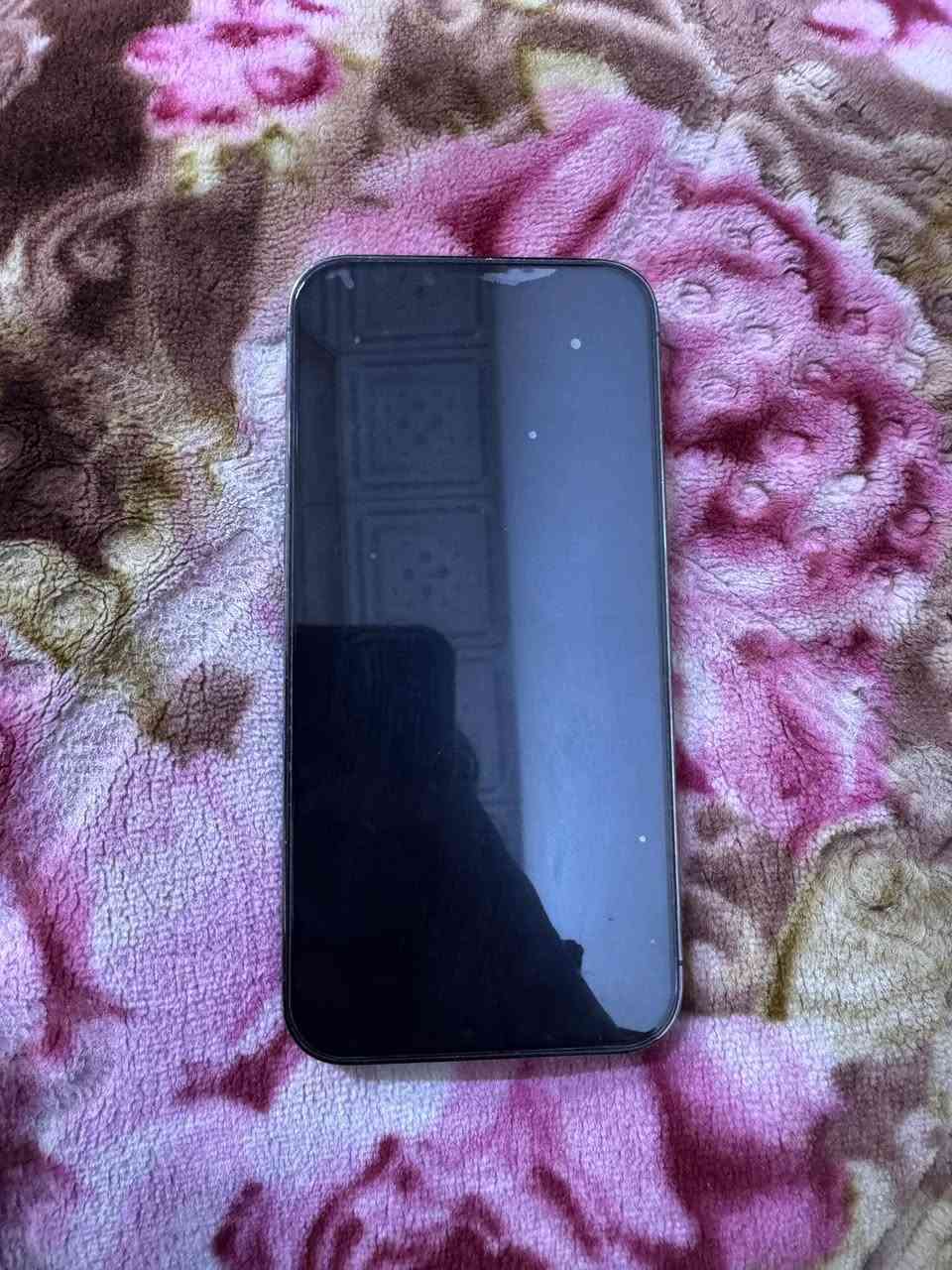 ايفون 13برماكس جهاز نضيف وحلو مامشخط مامفتوح جان مضموم شرط الفحص ذاكره 256 التواصل ***********
