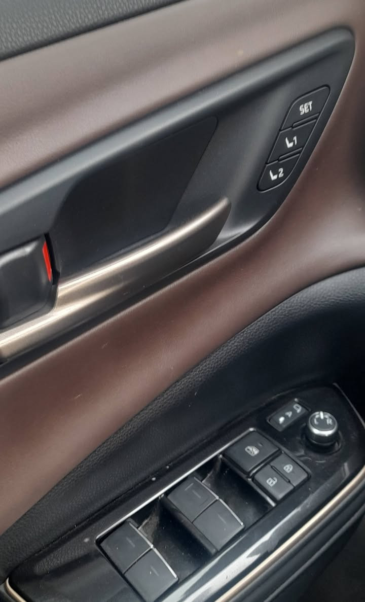 السلام عليكم
للبيع تيوتا كراون موديل 2024
وارد امريكي لمتد فول مواصفات 
مكينه ٢٥٠٠ هايبرد  
رقم بغداد تحويل ثاني يوم بأسمي

حادثه كما موضح في الصور 
ماشية قليل 19 الف 
سيارة موجود بديالى 
الاستفسار الاتصال 
***********
