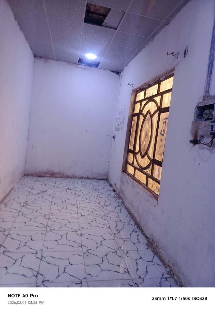 سلام عليكم شقه للايجار بيهه غرفتين +صاله + مطبخ 
مكان ناصريه حي شهداء شارع ابو قصير كامله لاخير 
للاستفسار *********** بي واتساب 
ما سنچر ما متواجد
