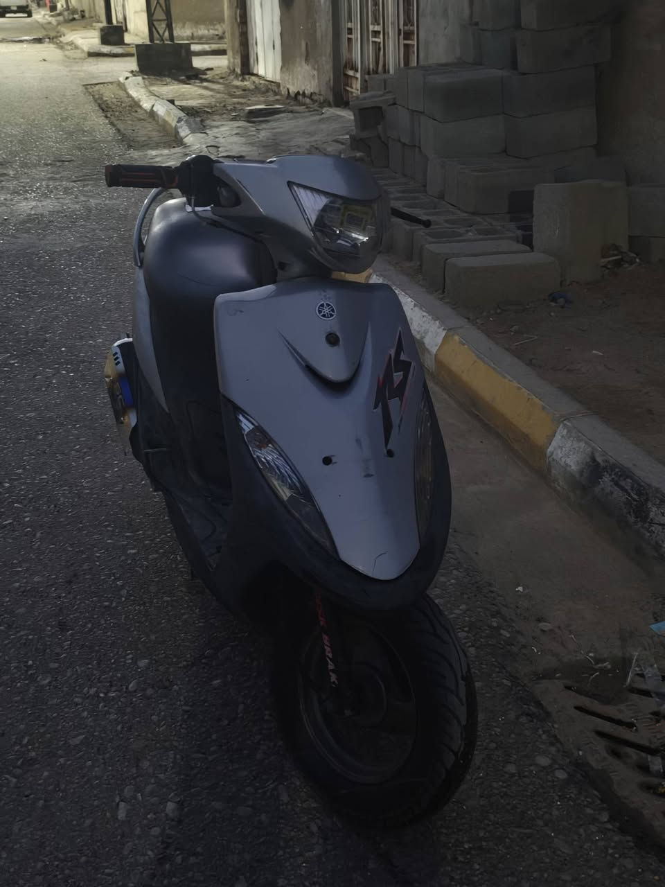 سلام عليكم ماكس عدله رمبة للبيع وكيلها بيت غودي دراجة محركها تجي وتفص كهربائيات عالي ناصي يمنه يسره كلها شغال سلف نكره بكل وقت دراجة 49 بلادي وسوادات ملاح مو اسود واقع احلى من صورة تجي وتشوف بعينك صالنه رياضي وقطره ويدات بريك وبنانزين تاير خلفي امامي جديد دراجة ما بيها اي نقص شغل واطلع سعرها 950 وبيها مجال 
*********** 
مكاني ميسان الف دار ✨
