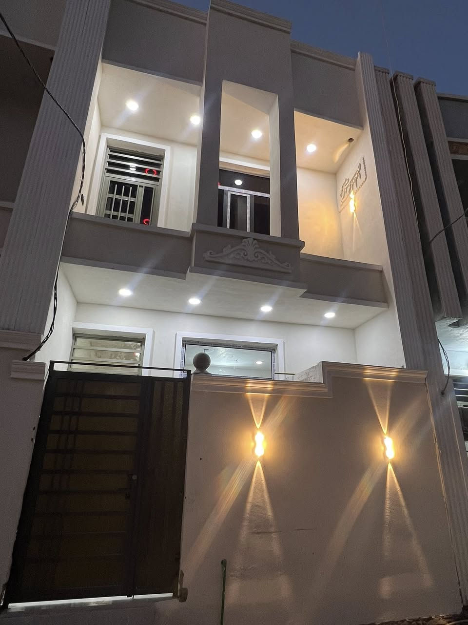 السلام عليكم بيت 50متر مربع بغداد الشعله الدوانم شارع بيت عنيد بناء حديث فول كامل مناقصه ايشي ستفسار ***********
