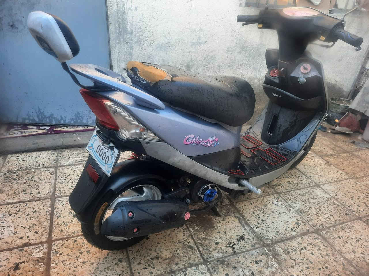 السلام عليكم دراجه ماكس منغولي سرعته 80 ..دراجه نظيفه عوزه بس الباتري ينشحن تشتغل نكره الهندر..لاغيه..دراجه متروكه...سعره 350وبيه مجال قليل...مكاني الشعب سبع قصور..***********
