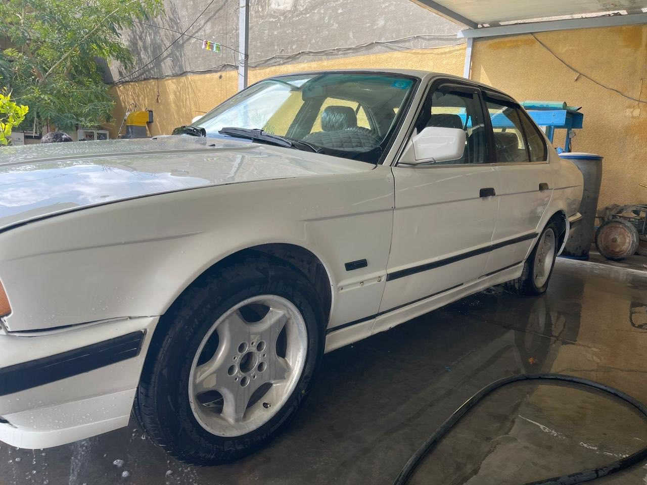 سلام عليكم بي ام دبليو 525 رقم مميز سياره مرتبه تايرات جدد صدر جديد موديل 89 السياره رقم بغداد 50002
سعر 85 وبي مجال للطيبين  رقم ***********
