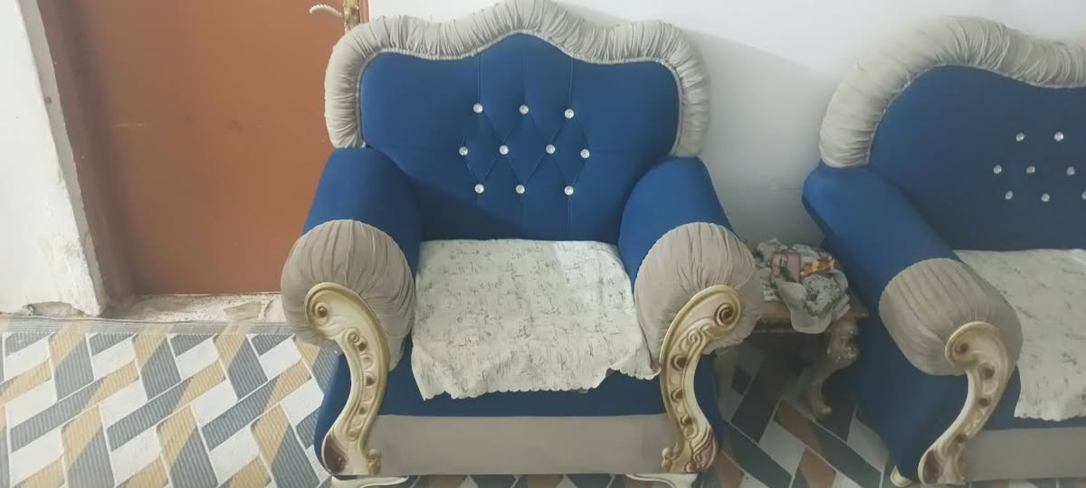 تخم قنفات مستعمل للبيع بسعر 350 للاستفسار. ***********
