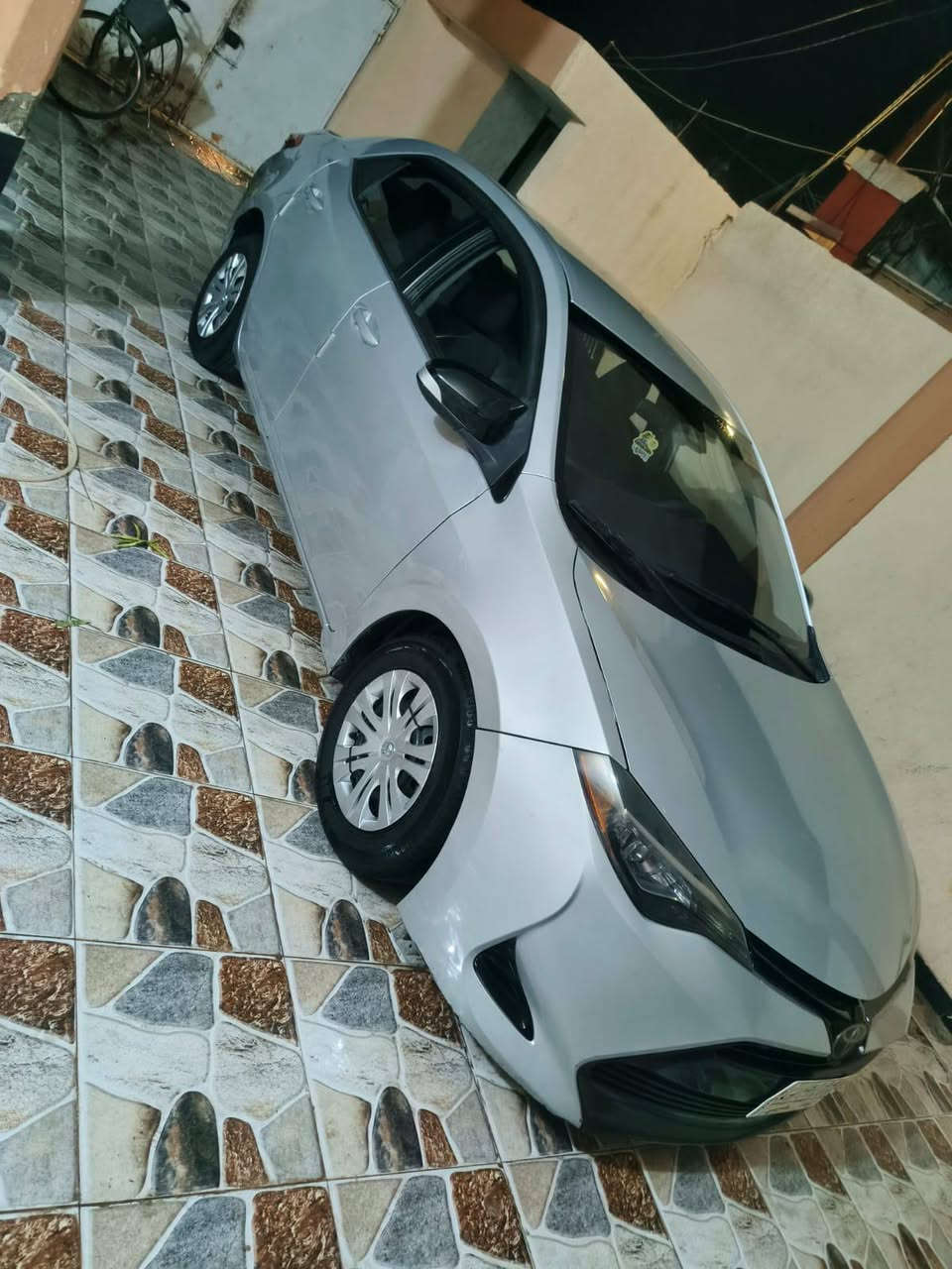 كورلا 2018 فئه S
بصمه
رادار امامي خلفي
تحكمات سترن كامله 
شاشه كامره خلفيه 
تخم تاير قبل شهر شادينه
تبريد ثلج
محرك 1800 خير من الله
كير اوتماتيك
ماشيه ٩٧ الف حقيقي 
سياره كامله من كلشي 
بيها صبغ قطعتين بدون دواخل ضرر جاملوغ خلفي فقط 
السعر 122 و بيها مجال للاستفسار ***********
