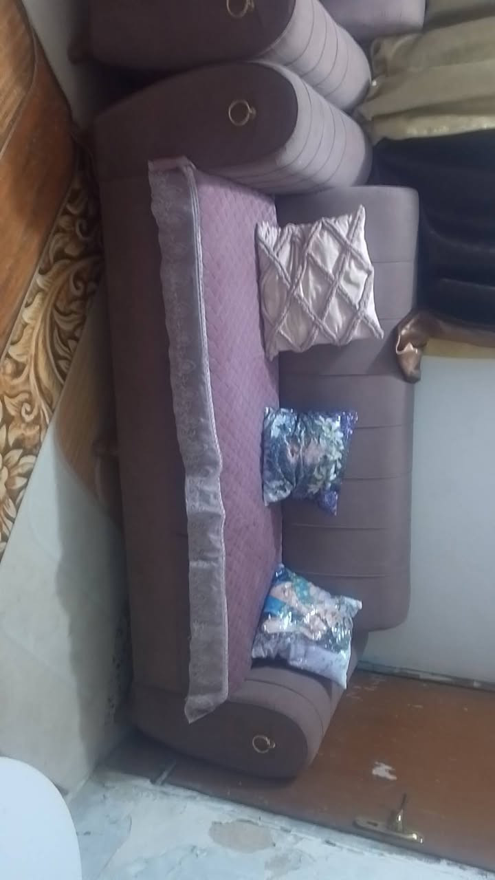 سلام عليكم عندي غرفه وتخم كولش نضيف وياه كوشات ومفرش تخم ومفرش ارضي مثل مشوفيون بصور التخم  والغرفه وياه فراش الجربايه


**إذا كنت صاحب هذا الإعلان وتريد حذفه لأي سبب، رجاءا أرسل رسالة إلى الدعم الفني**