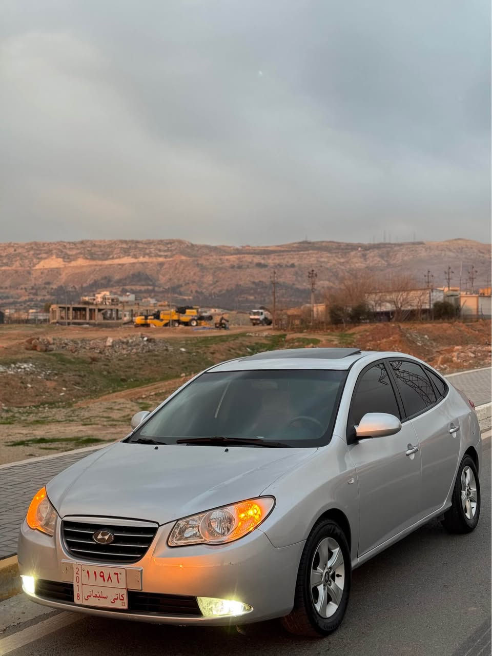 ئاڤانتی ٢٠٠٨ سلایت
فوول مواسەفات 
کوشین جلد و ناو ڕەش 
تەقە و ڕەقە بە شەرت 
سەقفی بۆیاخی نیە 
کەڤەر گۆڕاو نیە 
پشت و پێشی هیچی پێوە نیە

تکایە ئەگەر موشتەری نیت سەرم مەیەشێنە
***********
کۆیە كويسينجاك, أربيل
