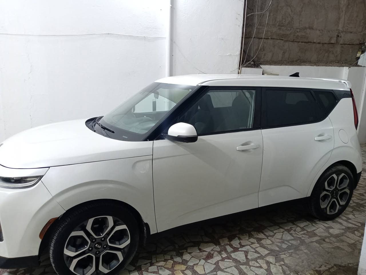 السلام عليكم كيا صوال وارد أمريكي للبيع الموديل 2020 مداور ثاني يوم السياره بيها 3 قطع صبغ بنيد وجاملغ وباب مناونه الحادث بس قطعتين يعني السياره جديده ماشيه 77 كيلو متر  السعر 123 السيارة فول مواصفات ماعده الفتحه المكان النجف حي الأمير للتواصل اكثر اتصال على الرقم ***********

