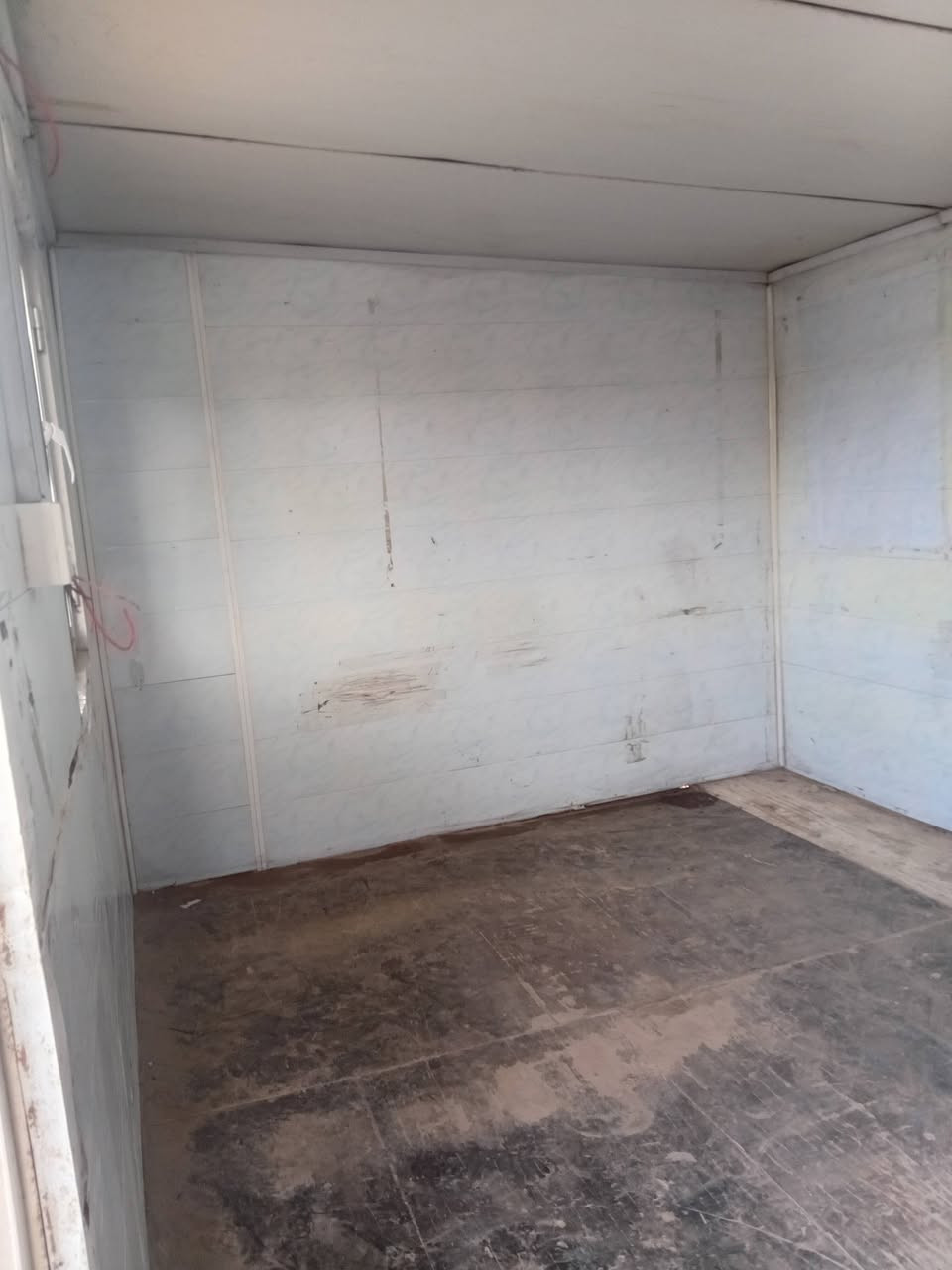 السلام عليكم عندي كرفان مستعمل ٤في٣ للبيع  ***********
