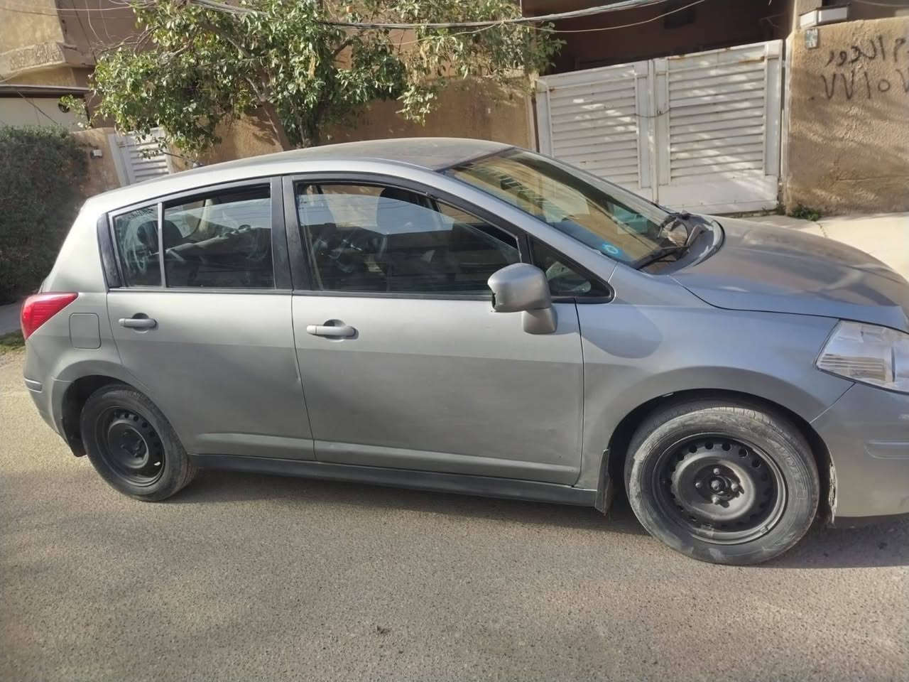 للبيع سياره نيسان فيرسه موديل ٢٠٠٨ الموقع بغداد الغزاليه قرب المرور للتواصل *********** ،***********
