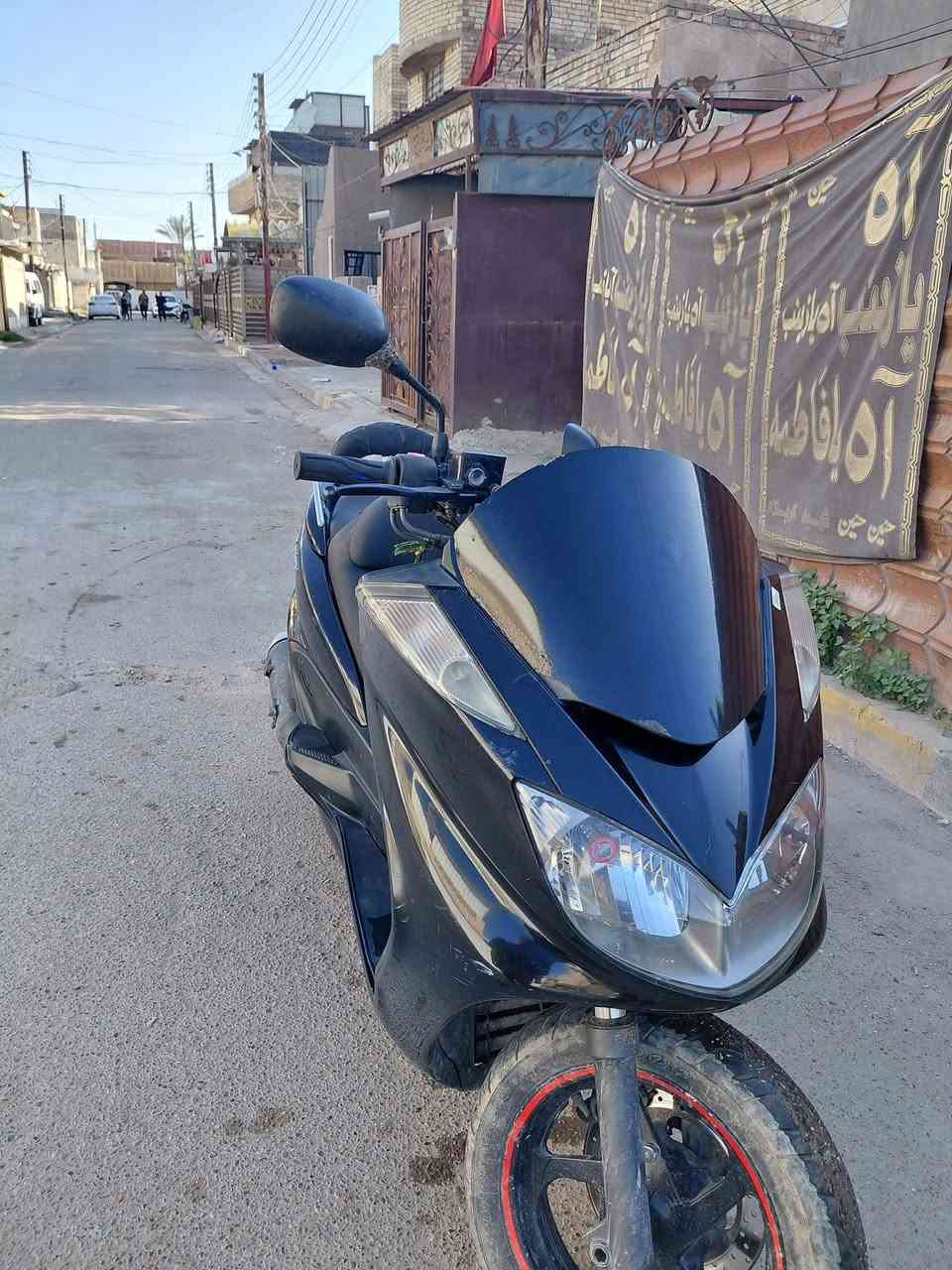 سلام عليكم دراجه نضيفه حيل هيه شغاله بس عطلت بس عندي دوام ماكعدله اريد ابيعه مابيه أوراق أريده 600 وبيه مجال *********** شراي يتصل
