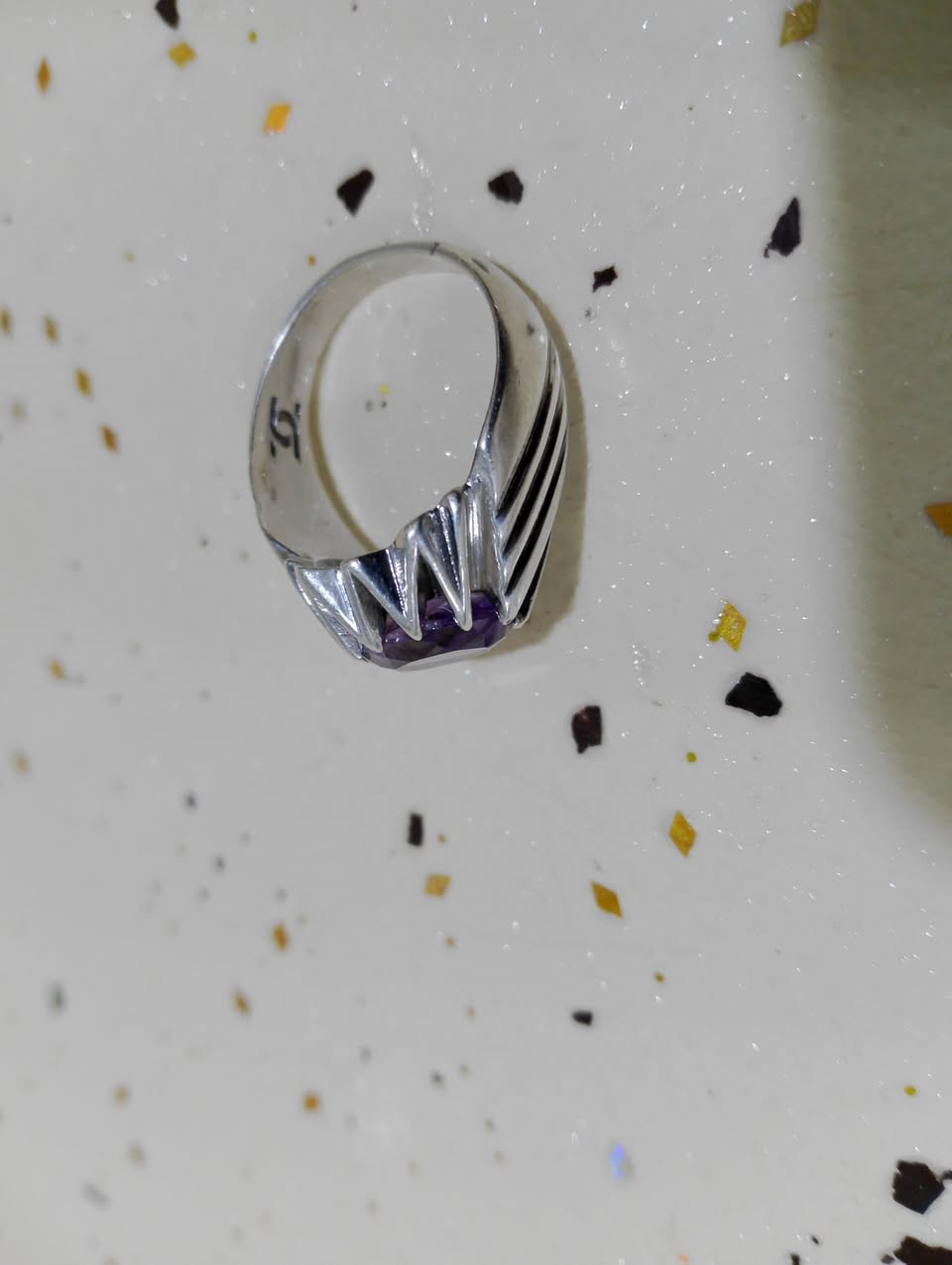 محبس فضه925 صياغة مرتبه ونازكه الحجرة جمشت السعر 50 نهايته وات ساب***********
