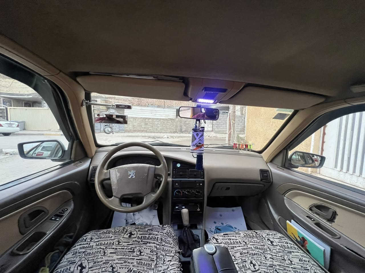 السلام عليكم بيجو لميس للبيع موديل ٢٠١٦ كير مكينة خير من الله صدر خلفي امامي جديد داخل نظيف تخم تاير جديد بيهة جامرلغ عكس لسايق امبدل بدون ظربة مكاني بغداد الحسينية مال لراشدية رقم كربلاء انكليزي لسيارة مصفرة هيئة وغرامات بسمي لسعر ٣٩ وبيهة مجال بسيط *********** بي واتساب غير متواجد على لفيس
