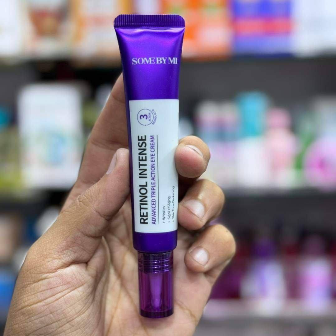 🟪 𝐒𝐎𝐌𝐄 𝐁𝐘 𝐌𝐈
Retinol Intense Advanced
Triple Action Eye Cream🇰🇷

🟪كريم مصمم خصيصًا لمنطقة العين كريم بفاعلية ثلاثية لتحسين مظهر تجاعيد محيط العين، والهالات السوداء والخطوط الدقيقة وتلتطيف البشرة. 
يحتوي على تركيز فعال من مادة الريتينول المجددة لخلايا البشرة (0.1%). 🌕
يساعد على تحفيز انتاج الكولاجين في البشرة وتحسين مرونتها.يفتح لون البشرة الباهت لاحتوائه على مركبات النياسيناميد الجلوتاثيون وحمض الترانيكساميك.يحتوي على خليط من النباتات الكورية وحمض الهيالورونيك ليرطب البشرة ويمنحها مظهر أكثر حيوية وصحة

🟪الريتنول تحت العين:-

▪️تم اختباره وتركيبه من قبل أطباء الجلد علي مستوي العالم للتخلص من التجاعيد و الخطوط تحت العين

▪️يعمل على تحفيز إنتاج الكولاجين للحصول علي منطقة عيون ناعمه ومشرقه

✅علاج يستخدم مره ليلاً  
ينصح باستخدام مرطب بعد وقبل استخدم Retinol لعيون جميلة بدون تجاعيد 
#الأصلي المنشأ كوري🇰🇷💯✔️
السعر ١٥ الاف 
🚘يوجد خدمة توصيل لجميع محافظات العراق ٤ الاف🚘


**إذا كنت صاحب هذا الإعلان وتريد حذفه لأي سبب، رجاءا أرسل رسالة إلى الدعم الفني**