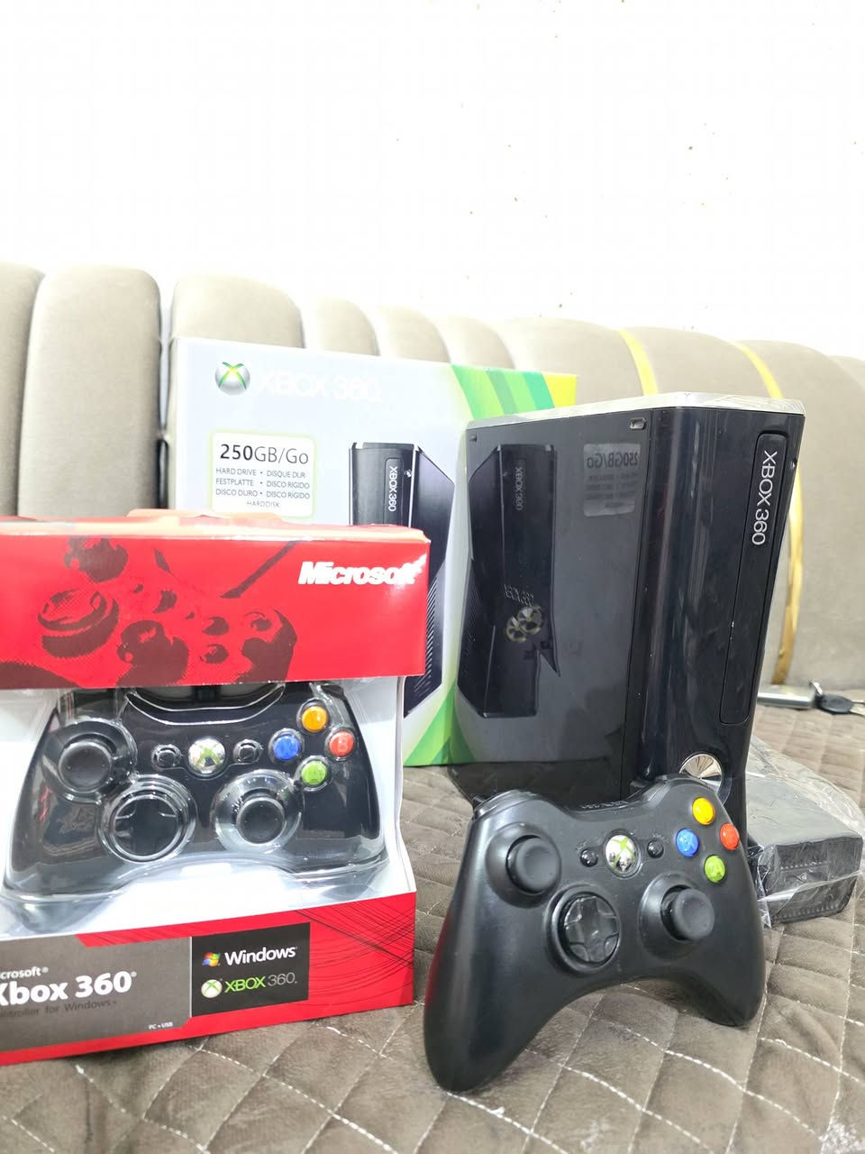 اكس بوكس 360مهكر حيل حيل نظيف بعده جديد مع كارتون ويحتوي على 141لعبه ويحتوي على 2جوستك واحد بلادي واحد جديد مامستخدم وغراضه كله بلادي شرط الفحص والضمان السعر 130وبي مجال توصيل جميع المحافظات متوفر ***********
