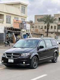 دوج كرفان موديل 2018 اللون اسود وداخل اسود مواصفات SXT بيبان كهرباء وج...