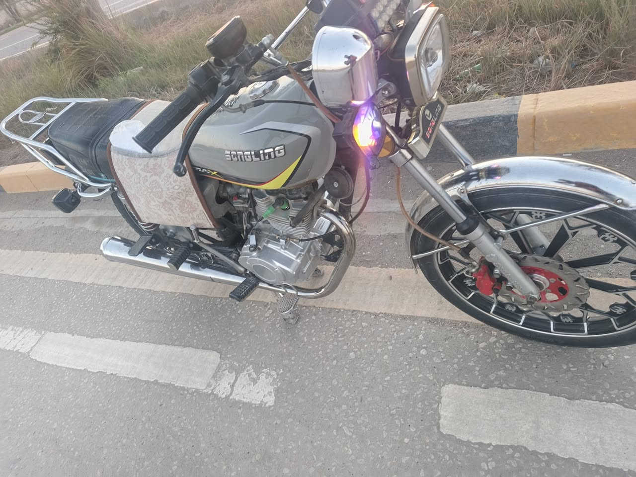 السلام عليكم دراجه سيفان  2024
دراجه نظيفة كلش استخدام شخصي 
مكاني محاويل 
سلف +هندر مابيهه شي نقص فقط بصمات ضايعه 
الشراي يدلل ***********
