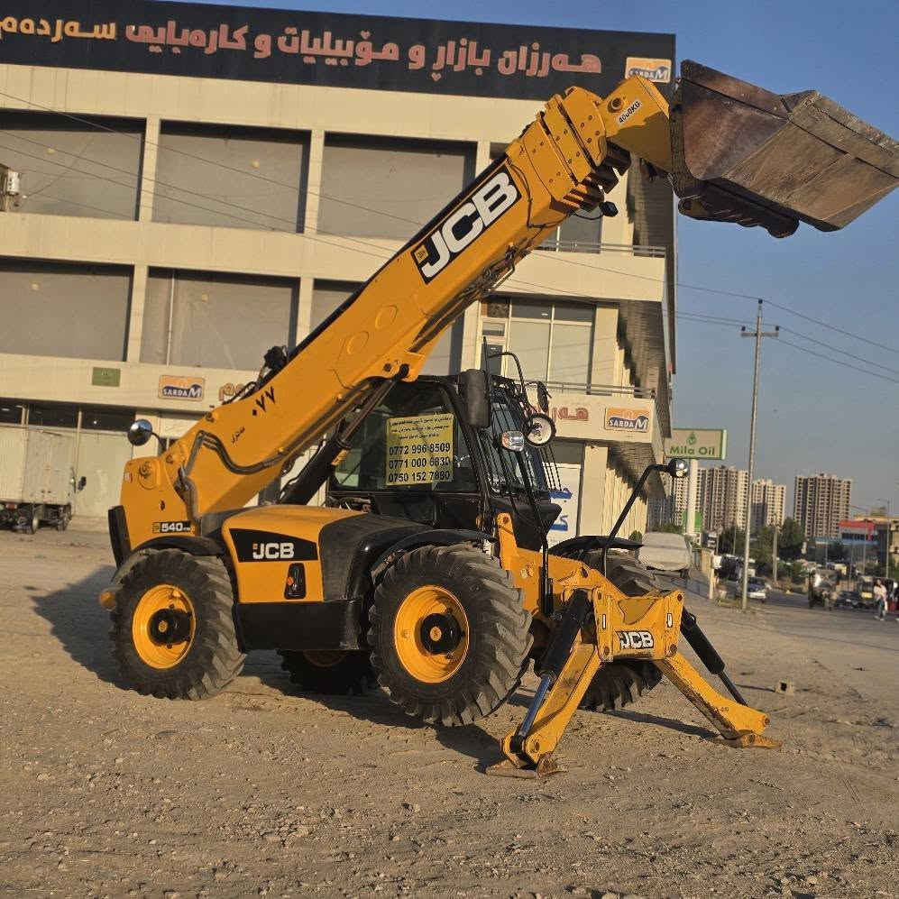 شۆفڵی jcb بۆ فرۆشتن 17 مەتر 
پاک و بێ کێشەیە و گێڕ ومەکینە و ئەکسل و کارەبایی هەمووی بە شەرتە تایەکانی تازەن و بێ خەلەلە 
بۆ زانیاری زیاتر پەیوەندی بکە بە خاوەنیەوە
***********
*********** السليمانية, العراق
