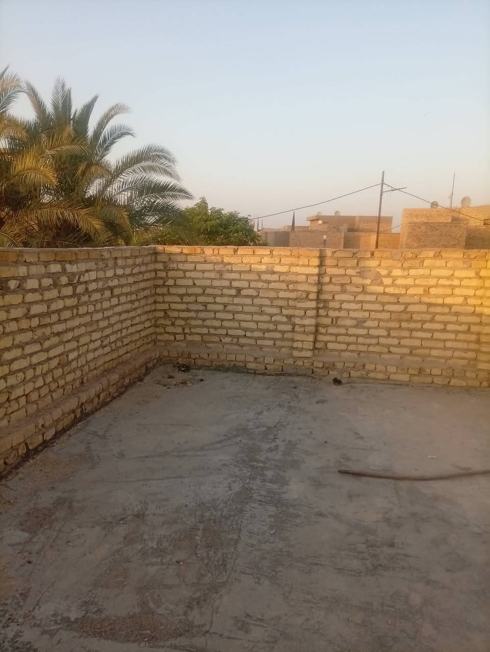 بيت بلغسل بلنزله الاولى  للبيع وللايجار زراعي  سعره ٢٦وبي مجال الرقم ***********
