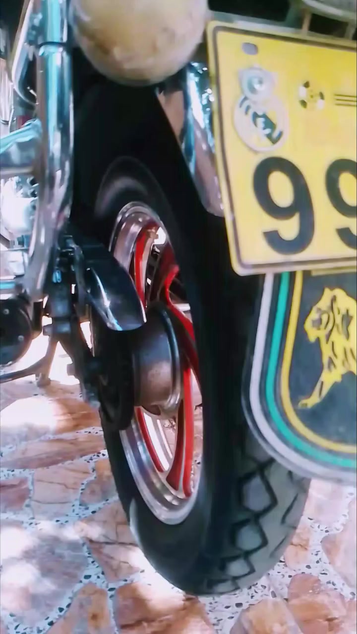 متاح دراجة جيني موديل 2012 السعر (350)$ دراجه شرط ما مفتوحة نكره سلف+هندر نضافة عامه كهربائية شغالة سكن ناحية السعدية يرهم مرواسه حسب القناعه ***********
