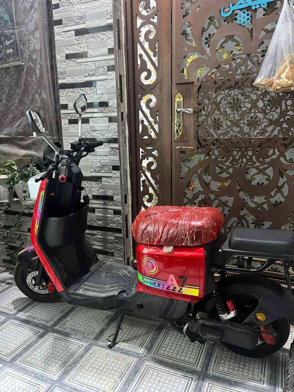 دراجه شحن أربعه كير أربع بطاريات دراجه جديده ونضيفه استعمال شهرين بطاريات ليثيوم سعر٥٥٠ العنوان ام الكبر والغزلان رقم لهاتف***********
