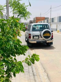 لاندكروز موديل 1997 رقم بغداد انكليزي بأسمي VX R كفاله سعر ١١٠.  ٠٧٧٠٦...
