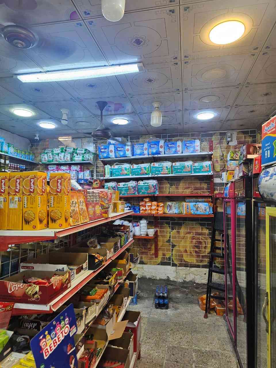 السلام عليكم ورحمة الله وبركاته اسواق للبيع  كربلاء حي العسكري قرب مدرسه العابد مكتمله من عارضات مجمدات  قريب منه مستوصف للاستفسار ***********
