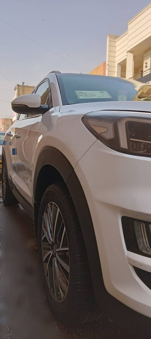 السلام عليكم هونداي توسان خليجي وارد كوري ابيض ٢٠١٩فول مواصفات عدى البنراما بصمه جلد لونين كشنات ثنين كهرباء حساس خلفي أمامي اصل سايد بريك رجل تحكمات ستيرن جهتين كامره اصل شاشه كاربلي صاج وكاربون فايبر  شاحن تلفون واير ليس تبريد خلفي شلاجه جكمجه مود درايف تبريد خلفي ترحيب مري كهرباء لايت زنون خمس عدسات حاجب لد نهاري بك لايت لد رقم بغداد السعر ١٩٥$مكان السياره بغداد السياره بيها ربع دعاميه خلفي صبغ جهه اليمين مكان السياره بغداد تلفوني &***********
