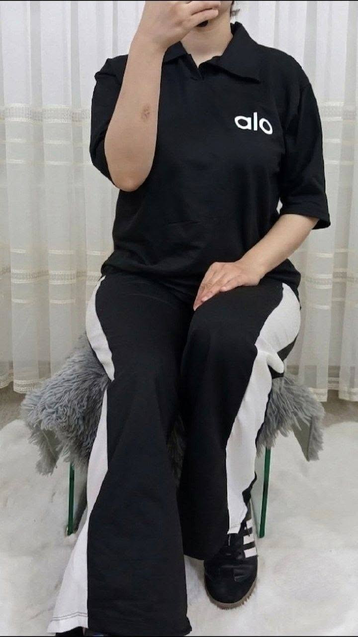 ترند صيفي هالسنة 💥
تراك سبورت ماركة alo 👗✨

قماش فانيلة قطن مطاط 🧵☁️
نص ردن ..

درزن 6 الوان 🌈
قياسات فري ســايز 📏

Lo


**إذا كنت صاحب هذا الإعلان وتريد حذفه لأي سبب، رجاءا أرسل رسالة إلى الدعم الفني**