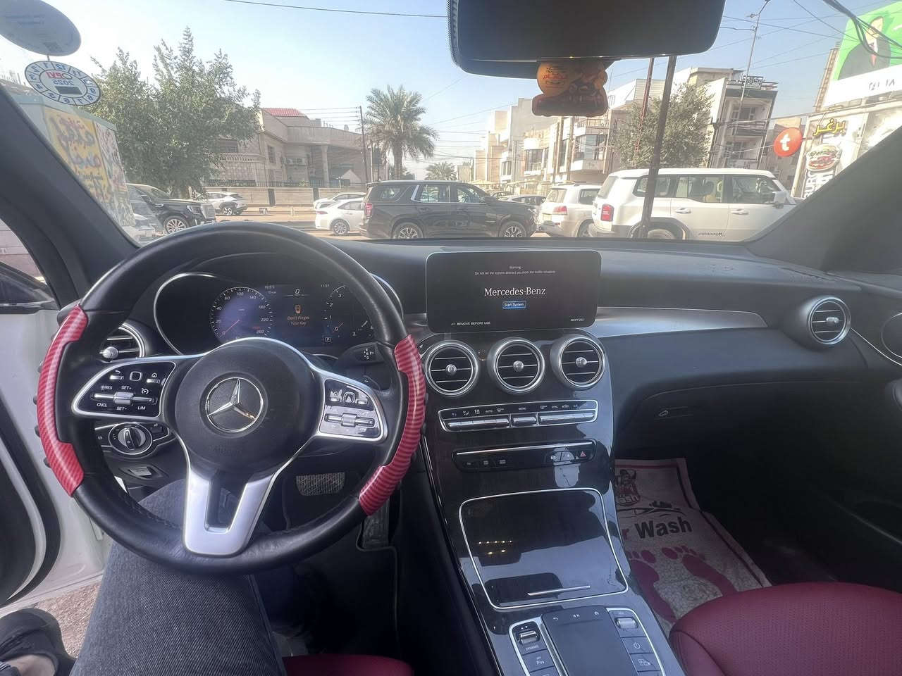 مارسدس glc 300 
موديل 2022 
وارد امريكي 
سيارة ماشية 29 الف كيلو 
سيارة كاملة مناقصها شي 
مواصفات الـ glc معروفة 
مودات قيادة 
تحكمات 
كامرات 360 درجة 
بانوراما 
وبعد هواي مواصفات 
السعر 270 $ 
العنوان المنصور الداوودي 
*********** 📞 
او تواصل على الخاص
