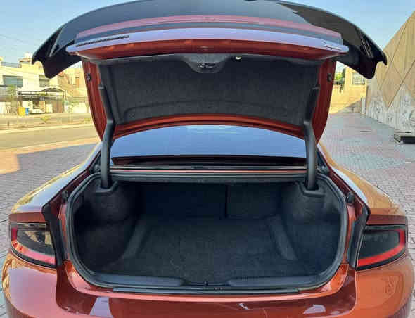 السلام عليكم 
دوج جارجر RT ( للبيع فقط ) 
موديل 2022 ( Super Track Pack )
وارد امريكي 
حادثهة ( البنيد سرقة + رصعات بقبق الجنطة - كل التفاصيل موضحه بل صور + رقم الشاصي موجود ) 
محرك  5700 / V8
ماشيه 26 الف ميل 
رقم اربيل انكليزي تحويل مباشر
( السياره بيهة كتاب تظليل من مرور اربيل ) 

المواصفات
1- بصمة تشغيل + ابواب + صندوق 
2- فتحة ( سلايد روف ) 
3- شفتات بل ستيرن 
4- حساس خلفي 
5- تحكمات استيرن 
6- ميموري خزن كرسي السائق 
7- سماعات ( Harman Kardon ) 
8- عدسات امامية LED
9- رادار جانبي + نقطه عمياء بل مري 
10-كشنات كهرباء السائق والسكن 
11- كشنات كنتارا وجلد 
12- كشنات تدفئه وتبريد ( امامي + تدفئه خلفي ) 

الاضافات 
1- دبات وسطيه ( Corsa )
2- سبايدر ريد اي 
3- دفيوزر خلفي 
4- ويل كب ( دايتونا ) 
5- الداخل / دشبول وتجوه ( فورجت ) 

السعر 33,500 $ ( وبيهة مجال بسيط )
المكان _ بغداد / الكرخ 
الاتصال على الرقم ***********
