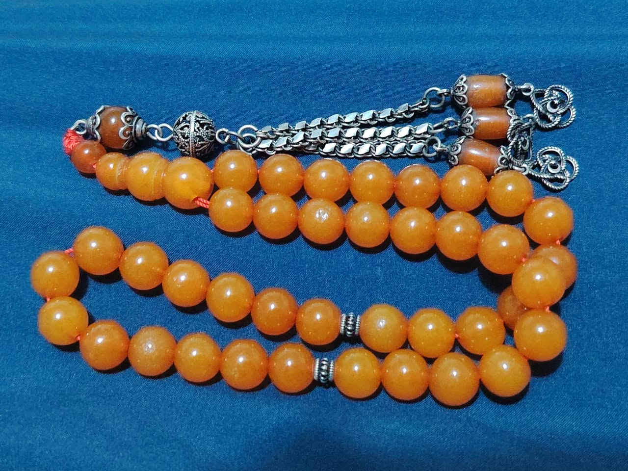 سبحة كهرب روسي شمعي اصلي ٥٩غرام  عدد الحبات ٣٩ مع كركوشة فضة سعر نهائي ١٢٥ لايوجد توصيل استفسار على الرقم *********** يوجد واتساب
