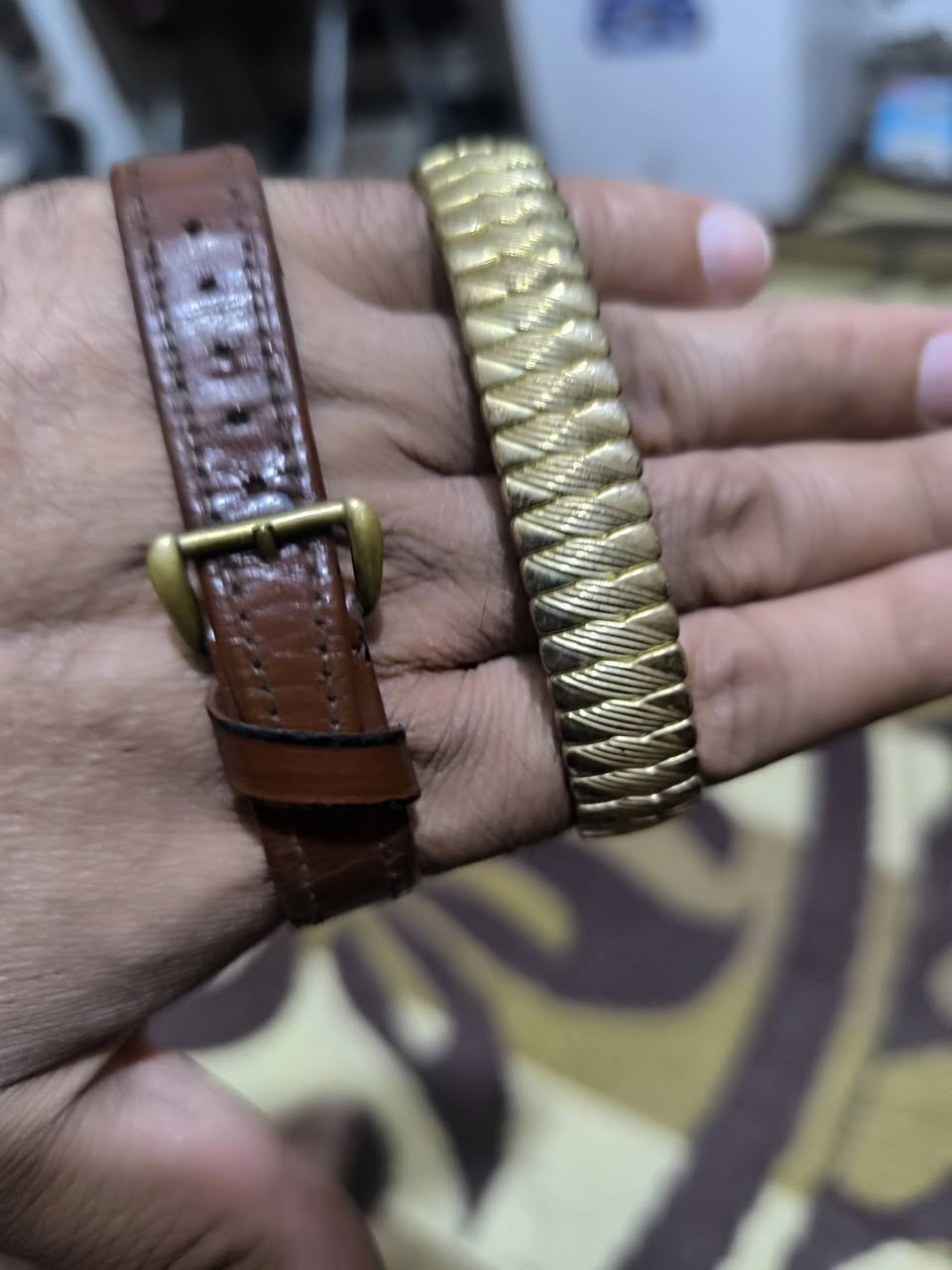 السلام عليكم ساعات للبيع الإتصال على الرقم ***********

