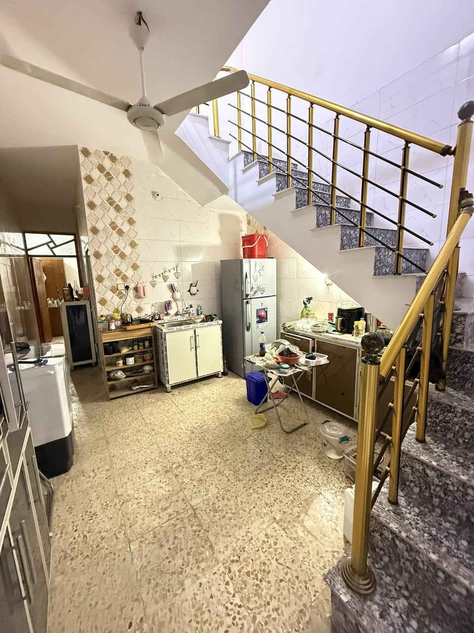 للبيع✅
75م        20x3.75
بناء جديد 2023/طابقين
يحتوي على/استقبال+مطبخ حار بارد+غرف نوم عدد(3)
الموقع📍الشعب-شارع عدن-خلف علوة الأسماك
🔸السعر: 180 وقابل للتفاوض

مكتب الثقة للعقار
حي اور-شارع نادي النفط-مقابل مركز سناريا لطب الأسنان
***********📳
***********📳
