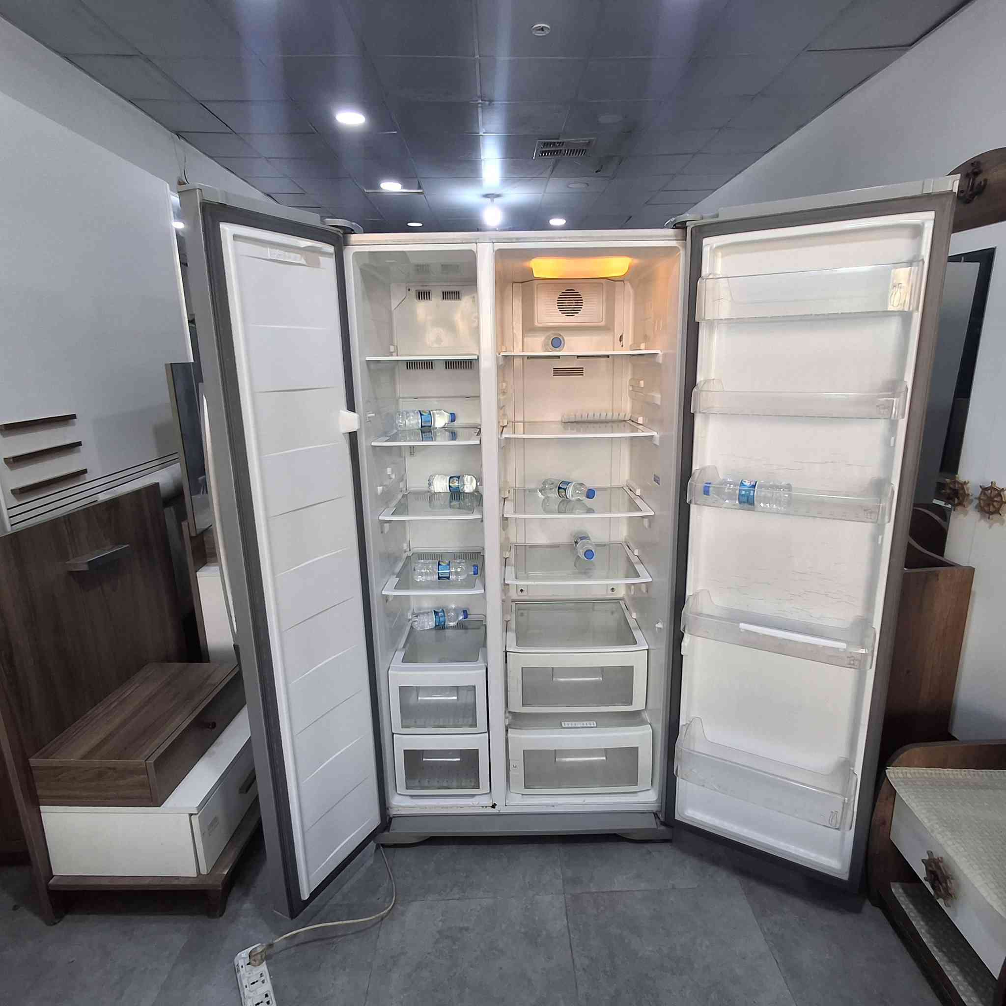 السلام عليكم ثلاجه ومجمدة بابين ٢٨قدم بيكو فول نظافه واصل للمنزل داخل أربيل مع ضمان اسبوع رقم تواصل وتساب ***********
