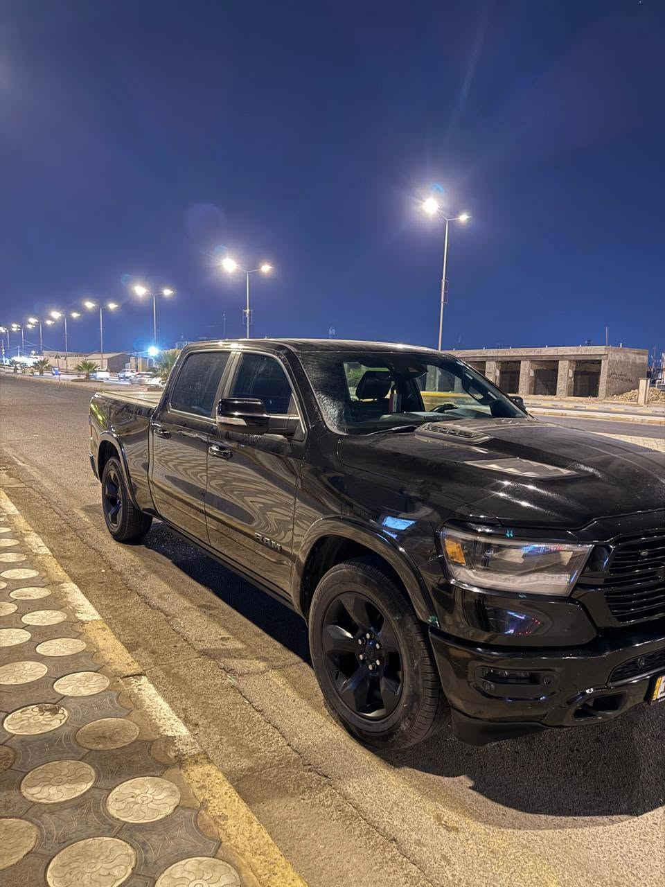 السلام عليكم
2019
* الفئة: Laramie
* المحرك: HEMI V8 سعة 5.7 لتر
* القوة: 395 حصان
* ناقل الحركة: أوتوماتيك 8 سرعات
* نظام الدفع: 4×4 (إذا كانت سيارتك دفع رباعي)
* المقصورة: جلد فاخر
* المقاعد الأمامية: كهربائية مع تدفئة وتبريد
* المقود: جلد مع تدفئة وأزرار تحكم
* الشاشة: Uconnect قياس 12انج * يدعم: Apple CarPlay وAndroid Auto
* نظام صوتي ممتاز
* كاميرا خلفية
* حساسات أمامية وخلفية
* تشغيل بصمة (Keyless Entry & Push Start)
* تشغيل عن بُعد (Remote Start)
* مكيف أوتوماتيك ثنائي المناطق
* مثبت سرعة
* إنارة LED أمامية وخلفية
* مرايا كهربائية قابلة للطي
* جنوط ألمنيوم 20 إنش)
* صندوق تحميل واسع مع باب خلفي مساعد على الفتح والإغلاق
* قدرة سحب عالية تناسب القوارب والكرفانات والمقطورات.
* السيارة كلين تايتل بدون اي ضرر
* اللون اسود ماشية 160 الف
* للاستفسار عن السعر الاتصال ع الرقم *********** اتصال فقط
