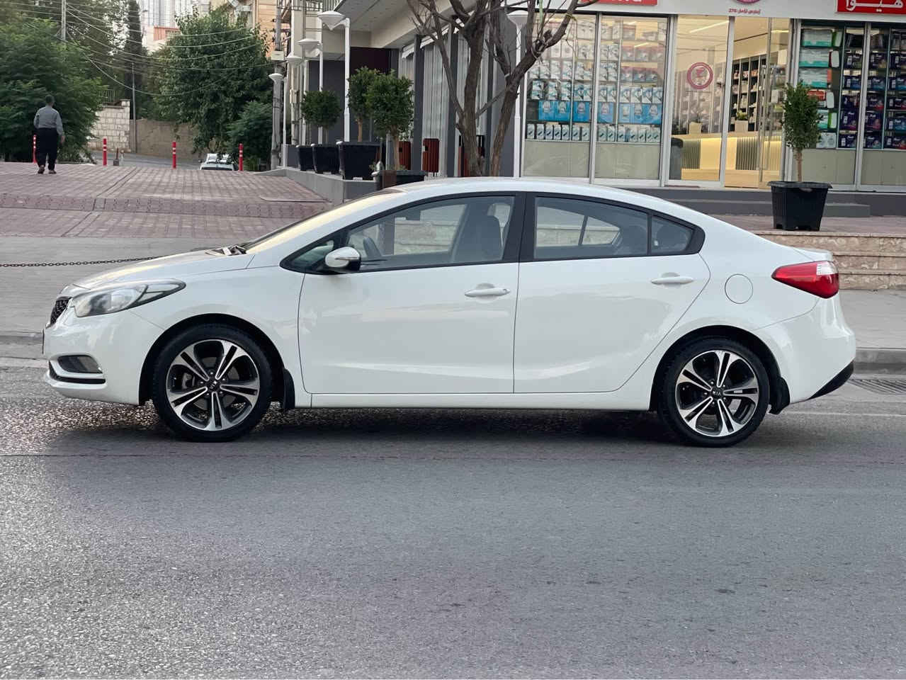 Kia cerato 2013
‎کیا سیراتۆ خلیجی 2013
-بێ بۆیاخ. تەنانەت دەعامیش بۆیاخی نیە 
تەنها تەعدیلی بچوکی هەیە
‎-زۆر پاک وخاوێنە

مەکینە 16 دوش
٢ سویچ
لایت لید
تەبرید مەرکەزی 
تەحدید سورعە
ئاوێنە کارەبا
-گێڕ عادی و ئۆتۆ و سوکان 
‎-گێڕ و مەکینە و هەموو شت بە شەرت
سەنەوی تازەیە 
شوێن سلێمانی
***********

‎السلام عليكم سيراتو موديل 2013 
كيا سيراتو  
مكينة 16 دوش المرغوب 
كير ومكينة "شرط" 
رقم سليماني هزة وسنوية جديد 
شرط التحويل ✅ 
مواصفات نص فول : 
ــ تحكمات استيرن 
ــ مري كهرب 
تبريد مركزي 
ــ لايت عدسة 
ــ تخم ويل كروم سيراتو اصلي 
ضررها بس تعديل بدون صبخ
ماشيه 100 الف محرك 1600 مكفول من الفتح والتبخير ميكانيك وكهربائيات وتبريد وصدر كله كفالة كل مواصفاتها واضحة بالصور
*********** السليمانية, العراق
