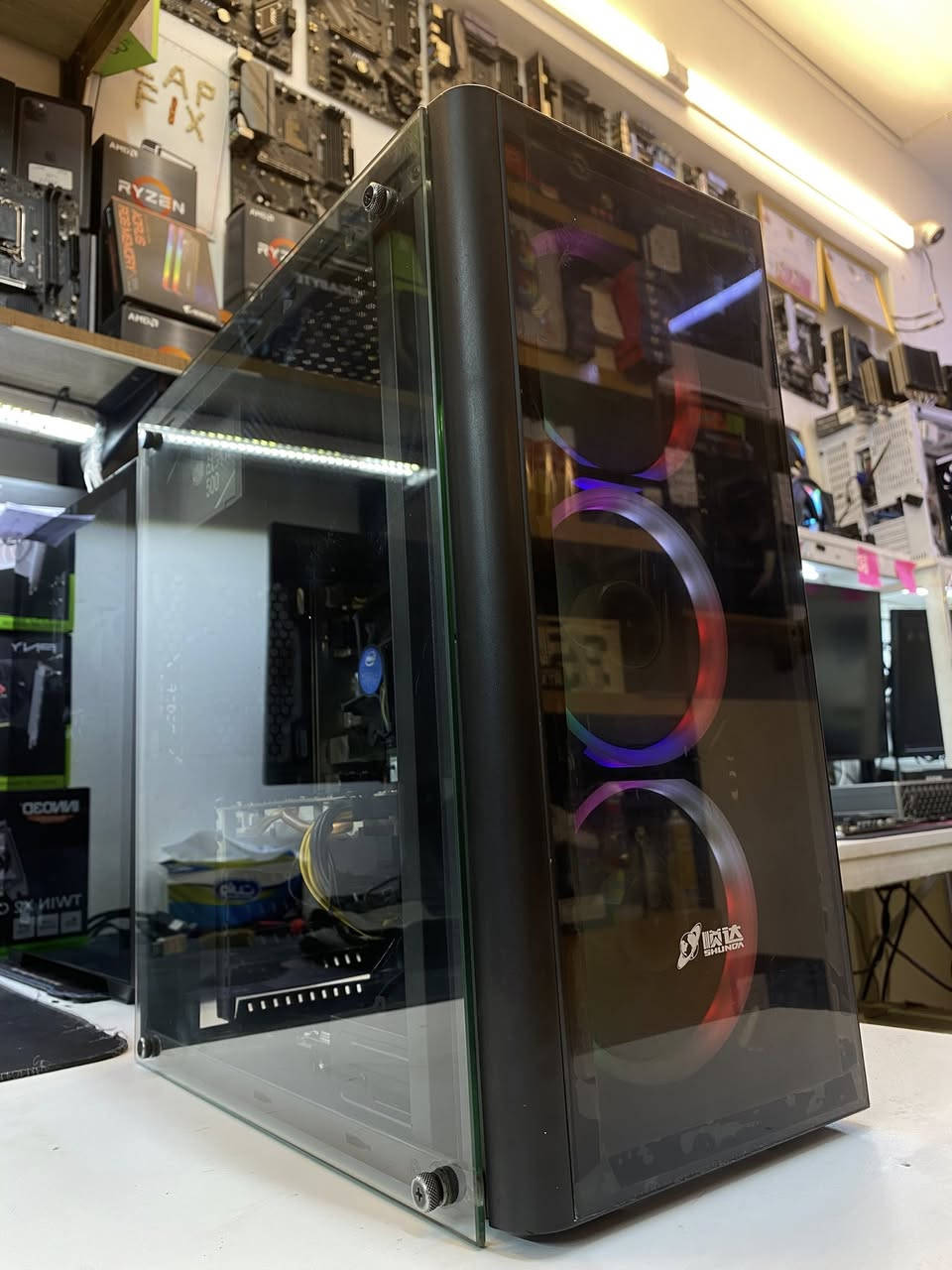 تجميعة مستخدمة تفيد للالعاب والمونتاج
مواصفات التجميعة 

Ci5 9400f
Rx 580. 8GB
Ram 16gb
M.2 256gb
Hdd 500gb
500w
H310
Case 3fan
يوجد توصيل لجميع محافظات العراق 
للاستفسار عل خاص او على الرقم ***********
