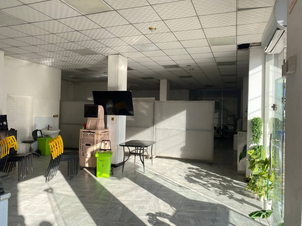 السلام عليكم
محلات في شارع محمد الامين للإيجار الواجهة ٢٠ والنزال ١٢ الراغبين بالإيجار الاتصال على الرقم ***********
