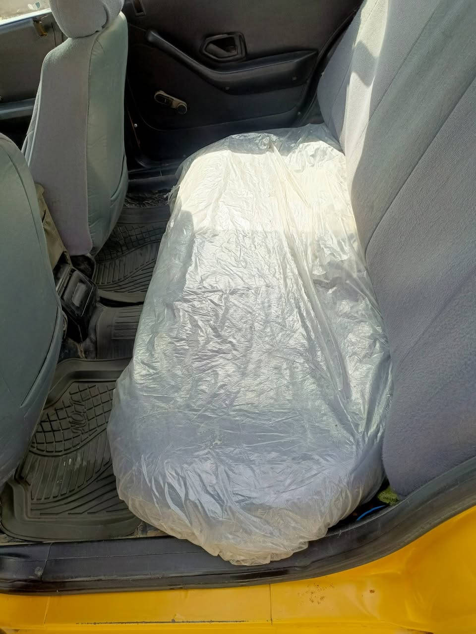 بيجو 405 موديل 2012رقم انكليزي مصفره هيئه وغرامه ماعليهة ربع راعيه جاري يمي 
كير مكينه حداديه كهربائيات تايرات جاهزة السياره 
مكاني الديوانيه السعر 16 
وتساب ***********
