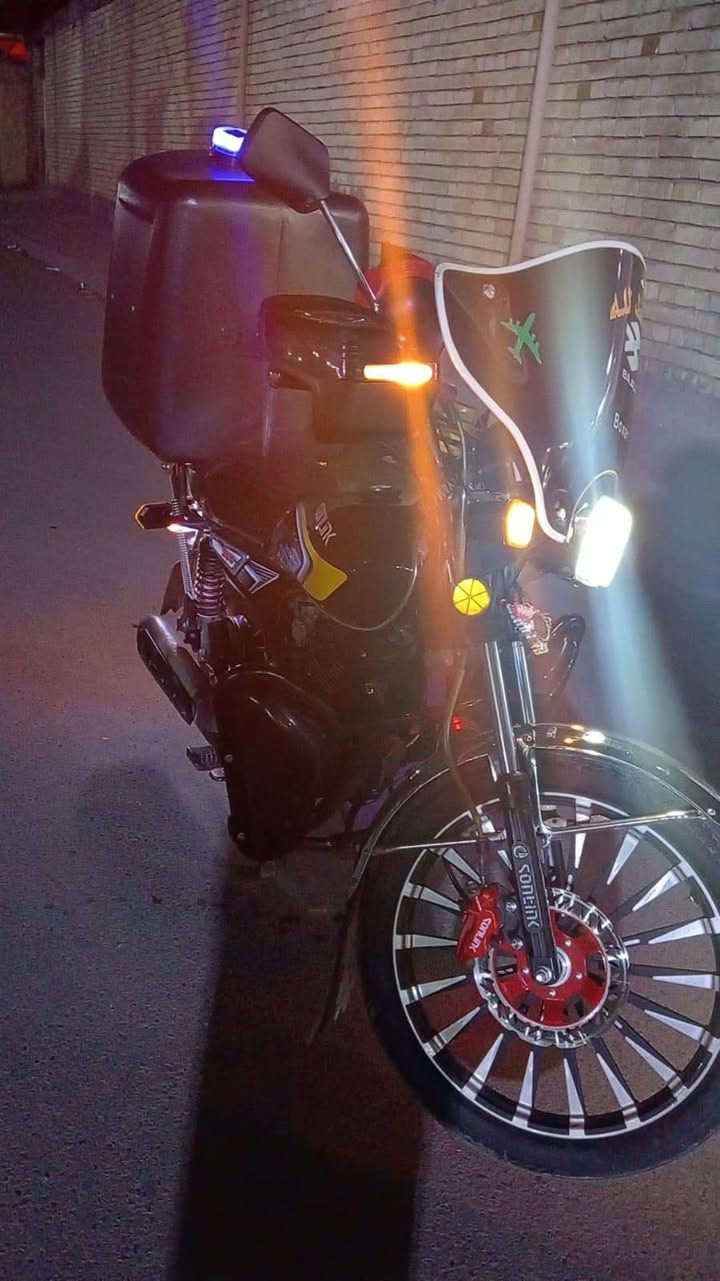 سلام عليكم دراجة  سونك للبيع مديل 2024 محرك 200ss دراجة مكفولة وحلوة السعر850الشراي بلخدمه مكاني بغداد حي النصر  اتصل وتدلل رقم ***********
