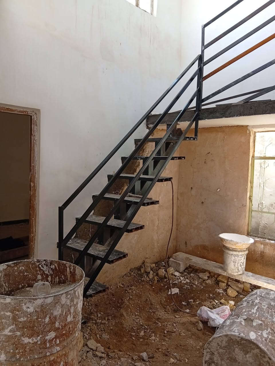 حداد متنقل اعمل كافه اعمال الحداده باب شباك سندويج كيربي مسقفات محجرات كيسبان بوب
***********
