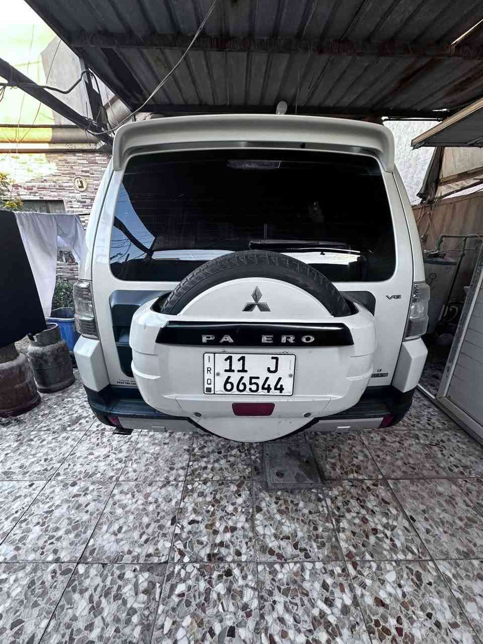 باجيرو 2008 حبتور فول عدى 
الدمام الي بالجنطه البقيه معروفات 
بيها:-
كشنات كهرباء و جلد 
فتحة سقف 
اشاير بالمري+شفط كهرباء 
والباقي معروفات بالباجيرو 
محرك السيارة 3000 
محرك السيارة مفتوح مجفت تجفيت درجه اولى

رقم صاحب ***********
