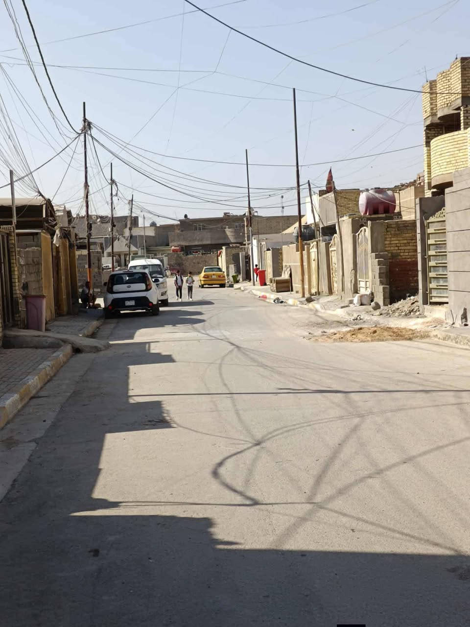 السلام عليكم قطعه ارض للبيع مساحه 125 متر واجهة 5 نزال 25
المكان حي السفير قرب صورة السيد 
*********** أو خاص
