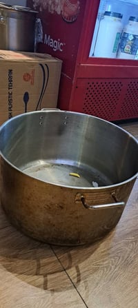 جدرين ستل ستيل ثقيل اصلي واحد كبير وثاني وسط للتمن والتشاريب السعر 200...